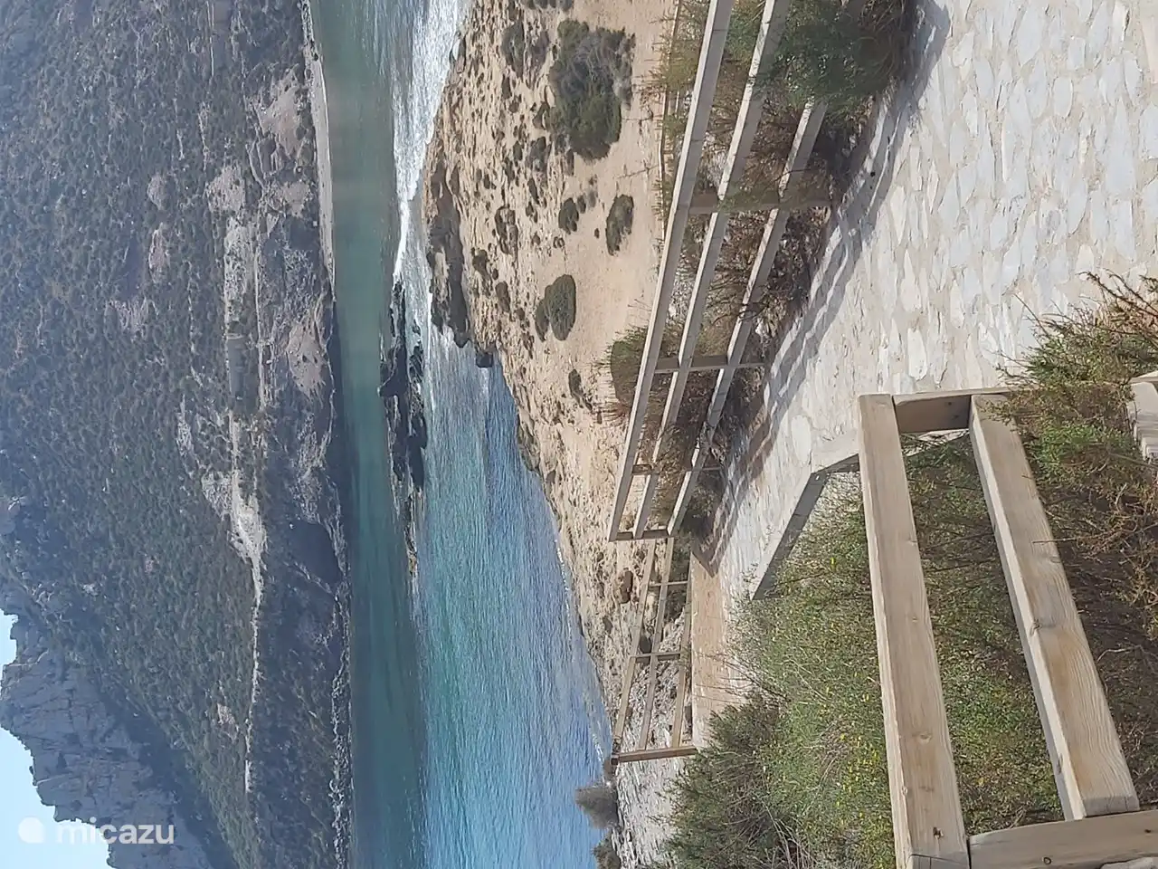 Treppe hinunter zum Strand