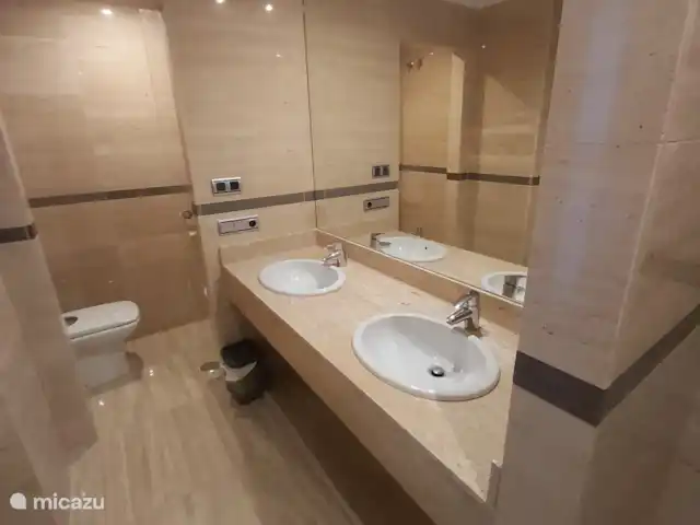 Casa Don Marco | Espagne, Costa Cálida, Aguilas - appartement Salle de bain avec douche et lavabos