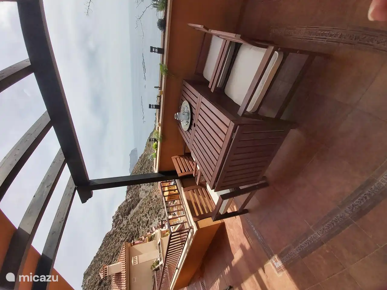 Blick von der Terrasse auf das Mittelmeer