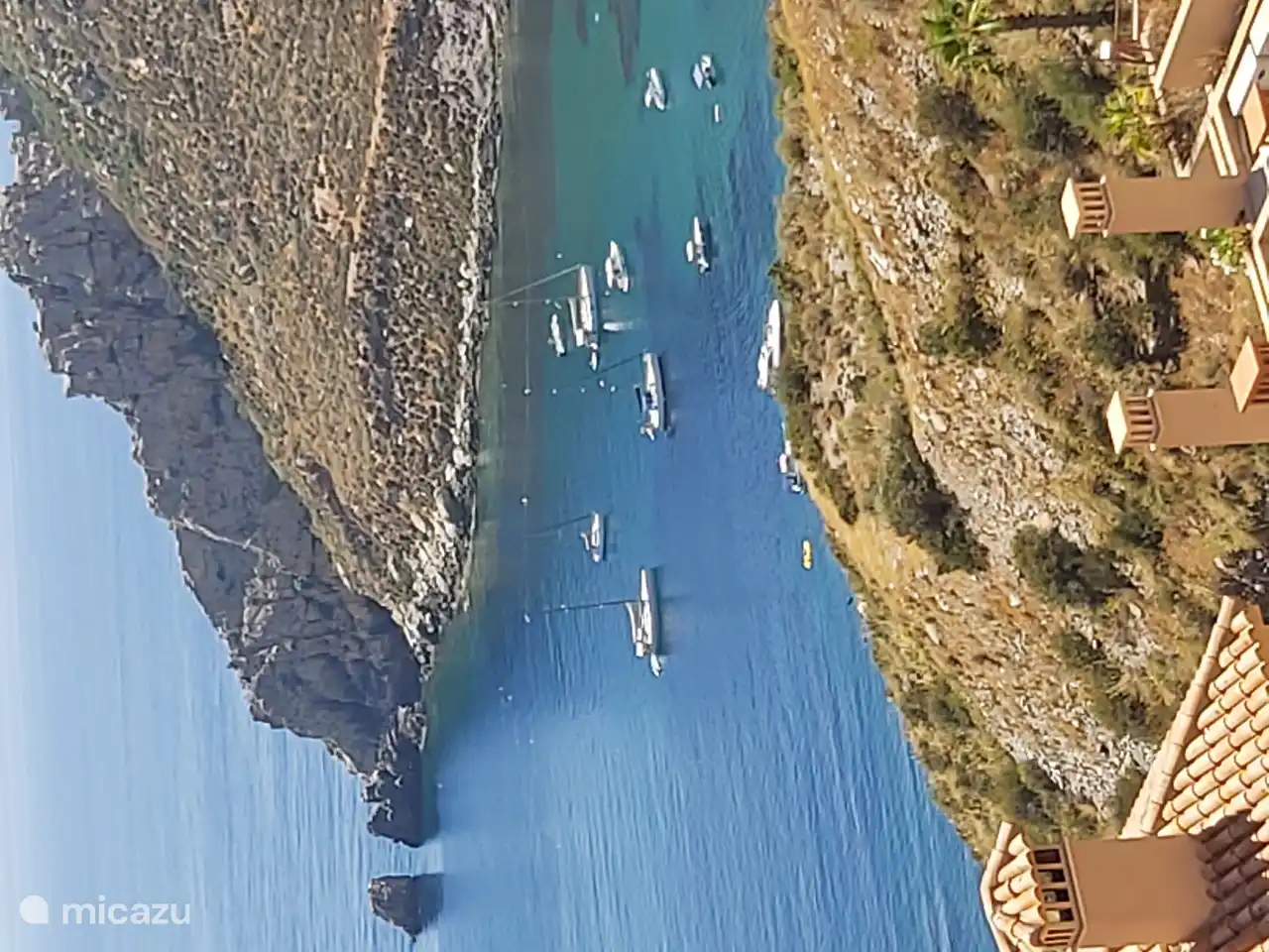 Yachten in der Bucht, aufgenommen von der Terrasse