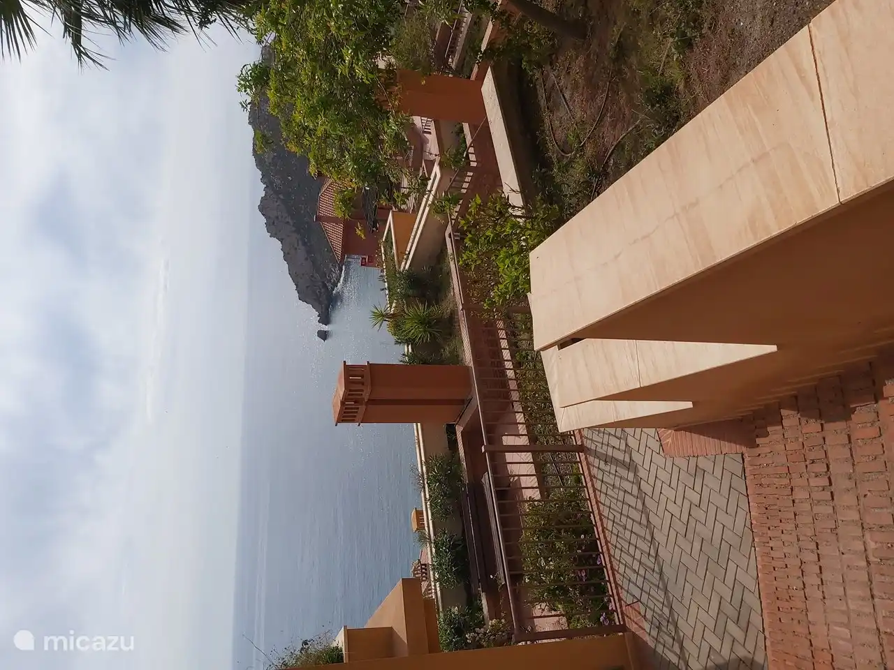 Neben der Wohnung gemütliche Sitzecke mit fantastischer Aussicht