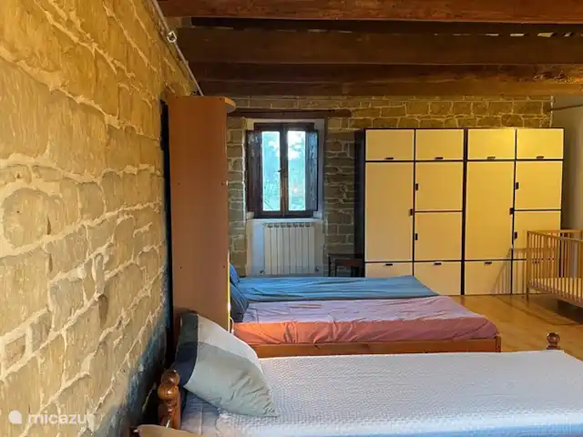 Casa Roman Chan | Italie, Marche, San Venanzo - villa Grande chambre et salle de jeux