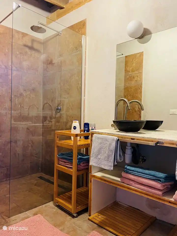 Salle de bain du studio du rez-de-chaussée