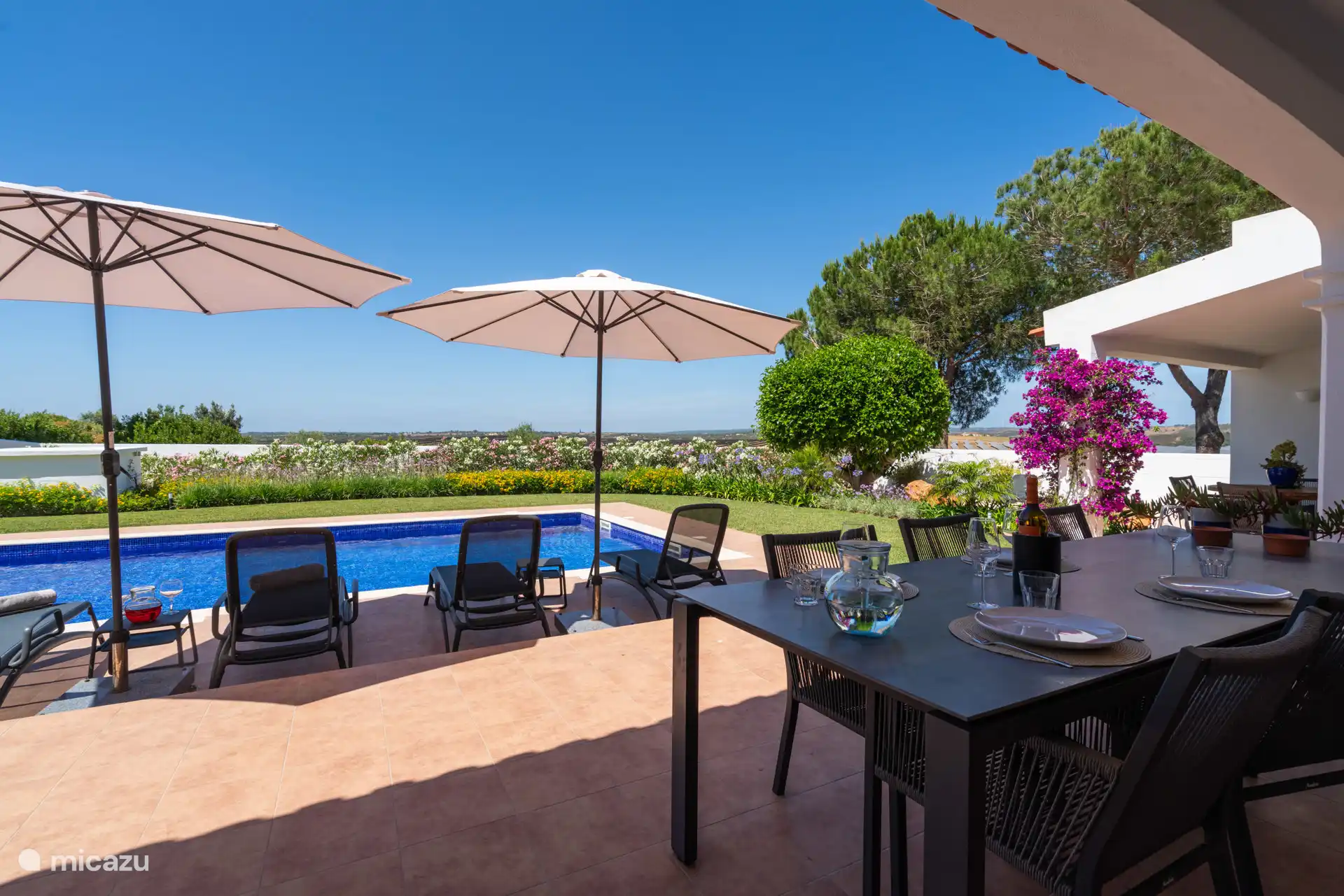 Ein weiter Blick aus dem Garten.