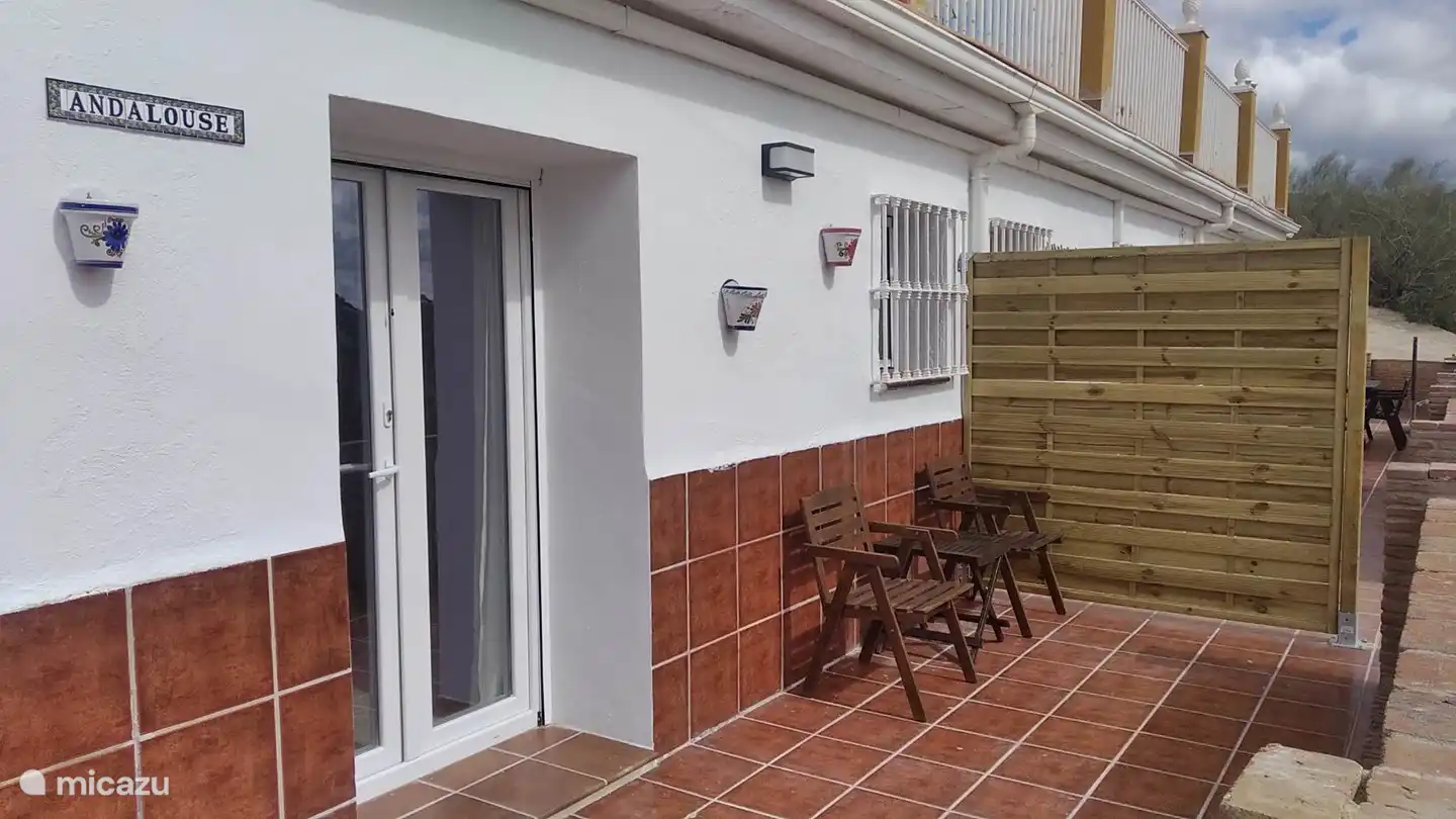 terrasse et entrée privée chambre d'hôtes Andalouse