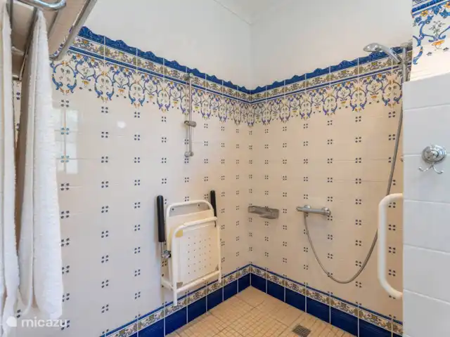 Vila dos Piscos | Portugal, Algarve, Praia do Carvoeiro - villa Salle de bain - Adapté aux fauteuils roulants