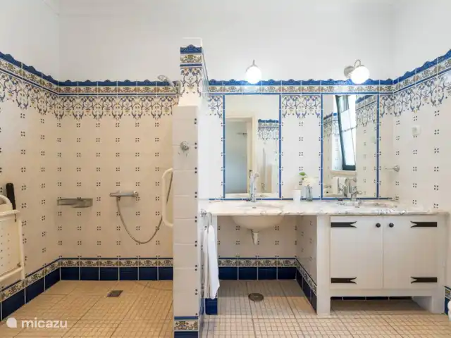 Vila dos Piscos | Portugal, Algarve, Praia do Carvoeiro - villa Salle de bain - Adapté aux fauteuils roulants