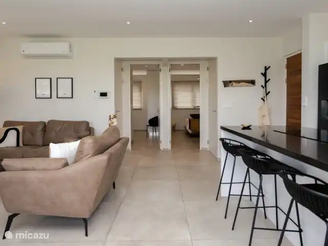Jan Sofat LUX A32 | Curaçao, Banda Ariba (est), Jan Sofat - appartement Vue à travers l'appartement