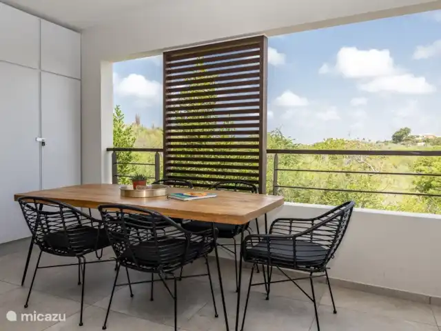 Jan Sofat LUX A32 | Curaçao, Banda Ariba (est), Jan Sofat - appartement Dîner sous le porche