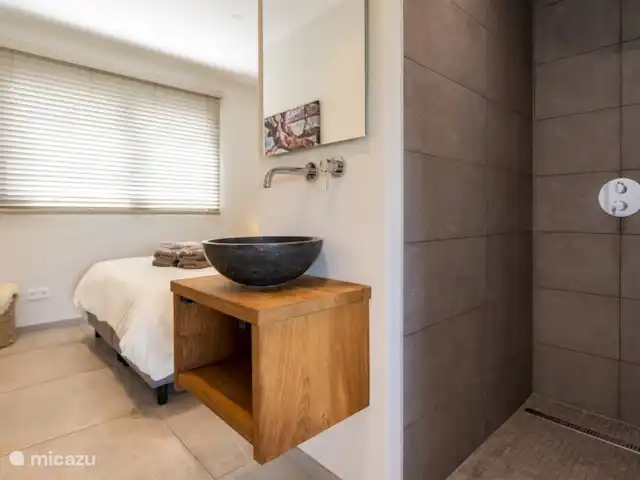 Jan Sofat LUX A32 | Curaçao, Banda Ariba (est), Jan Sofat - appartement Salle de bains