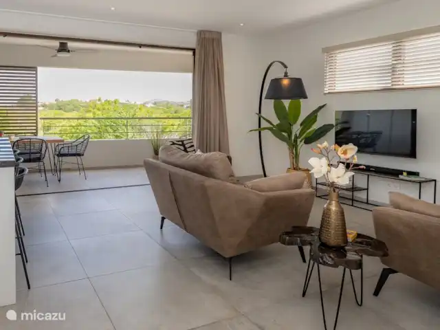 Jan Sofat LUX A32 | Curaçao, Banda Ariba (est), Jan Sofat - appartement Coin télé