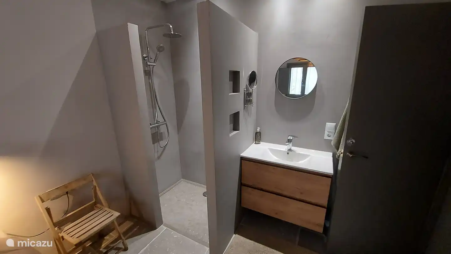 With en-suite bathroom