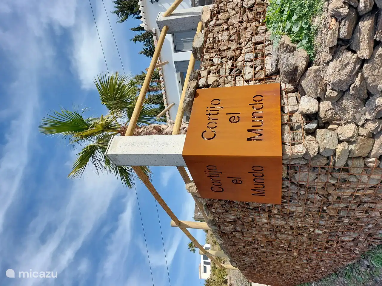 Cortijo el mundo (the world)