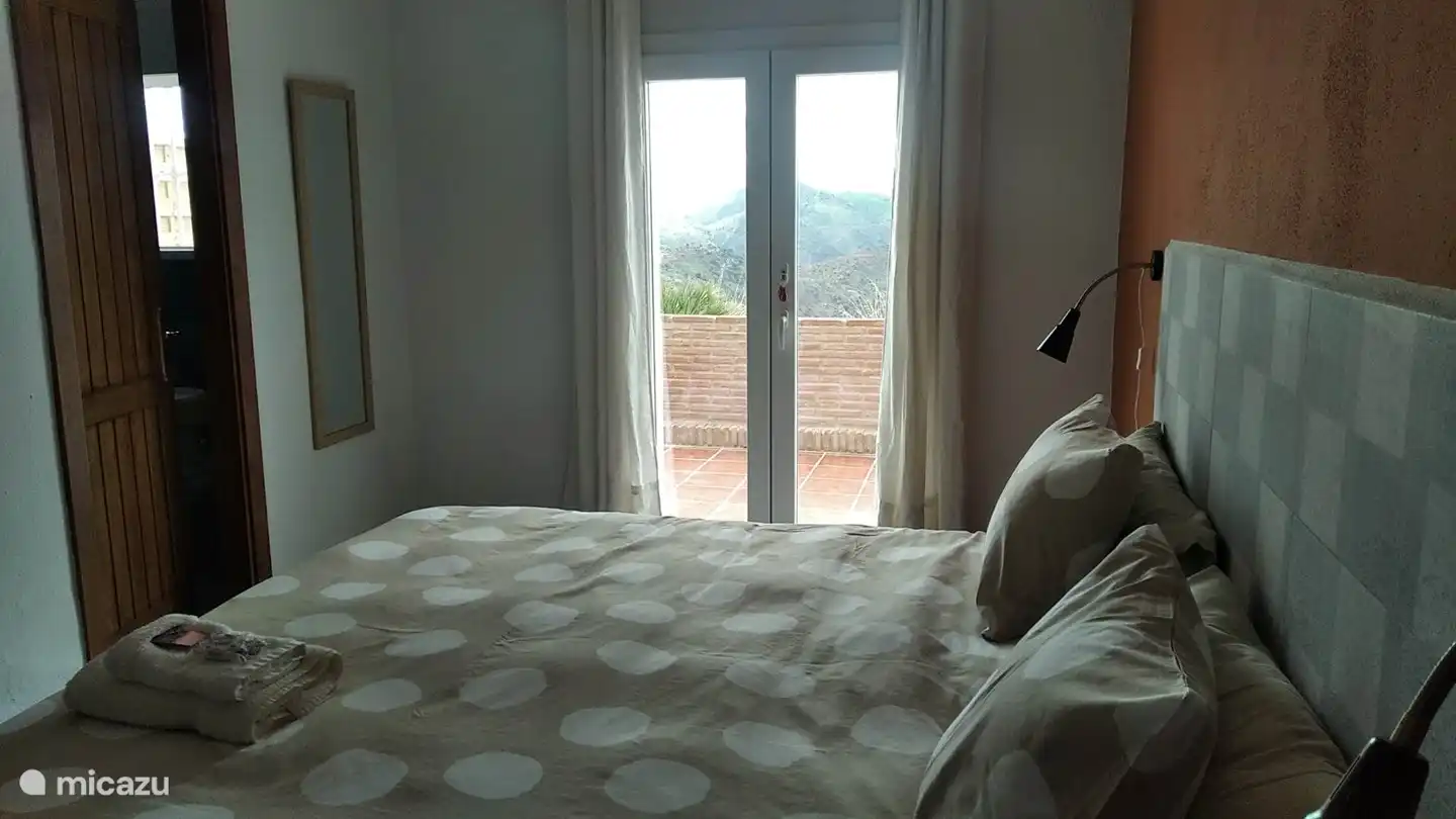 bedroom with bed 1m80 x 1m90