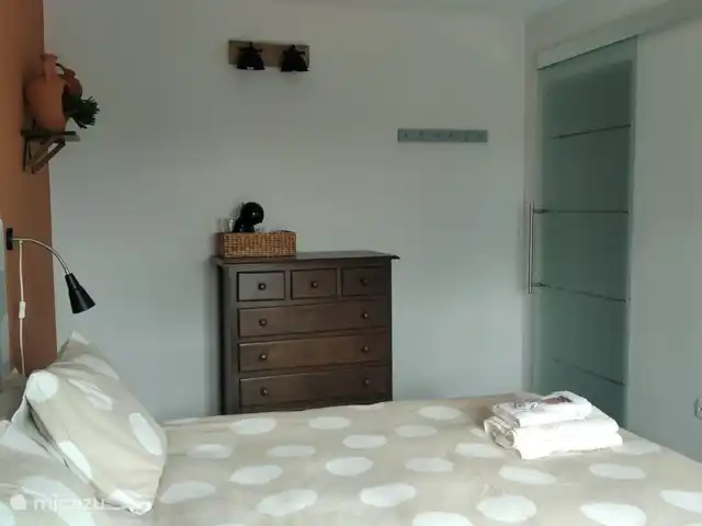 Appartement au B&B Casa Sarandy | Espagne, Andalousie, Almogía - chambres d'hôtes chambre avec lit 1m80 x 1m90