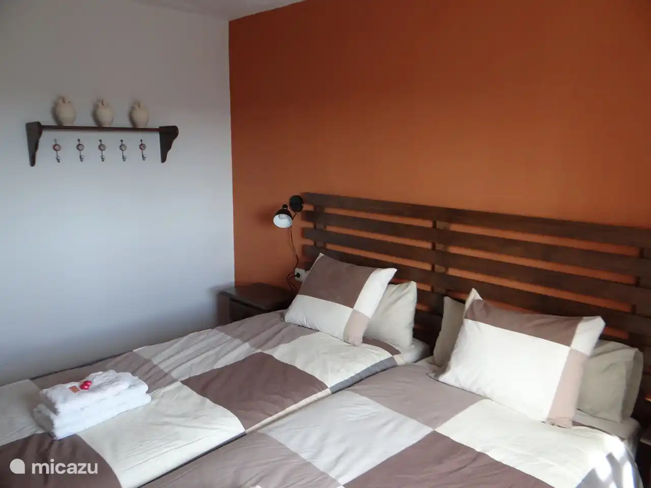 bedroom with bed 1m80 x 1m90