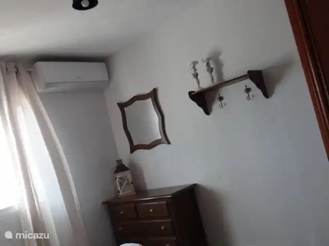 Appartement au B&B Casa Sarandy | Espagne, Andalousie, Almogía - chambres d'hôtes chambre avec lit 1m80 x 1m90