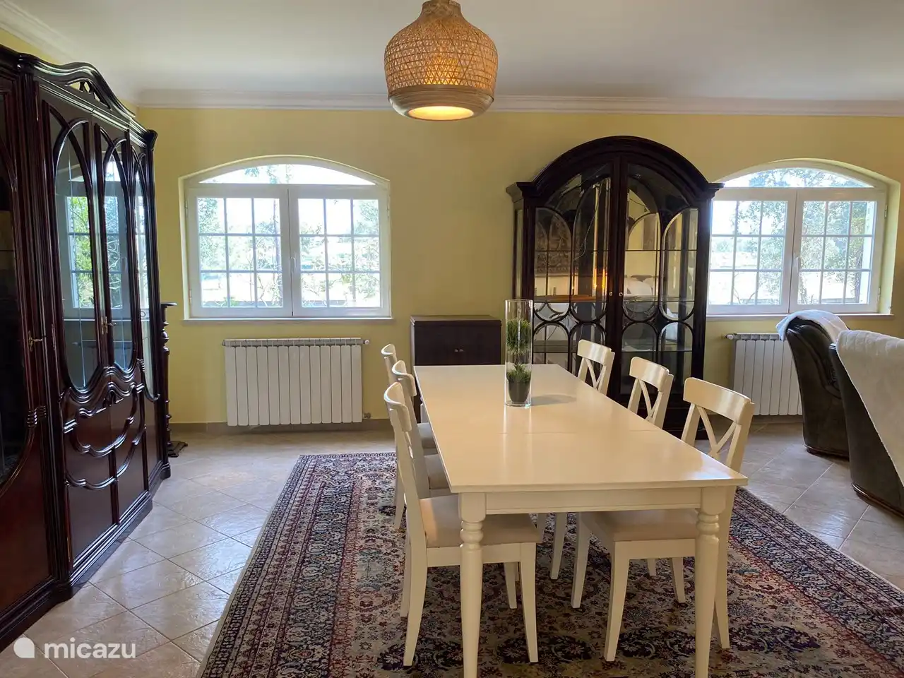 Wohnzimmer mit Kamin