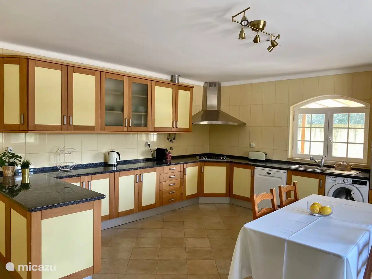 voll ausgestattete Küche