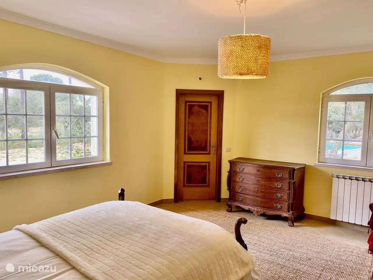 Zimmer mit Blick auf den Pool