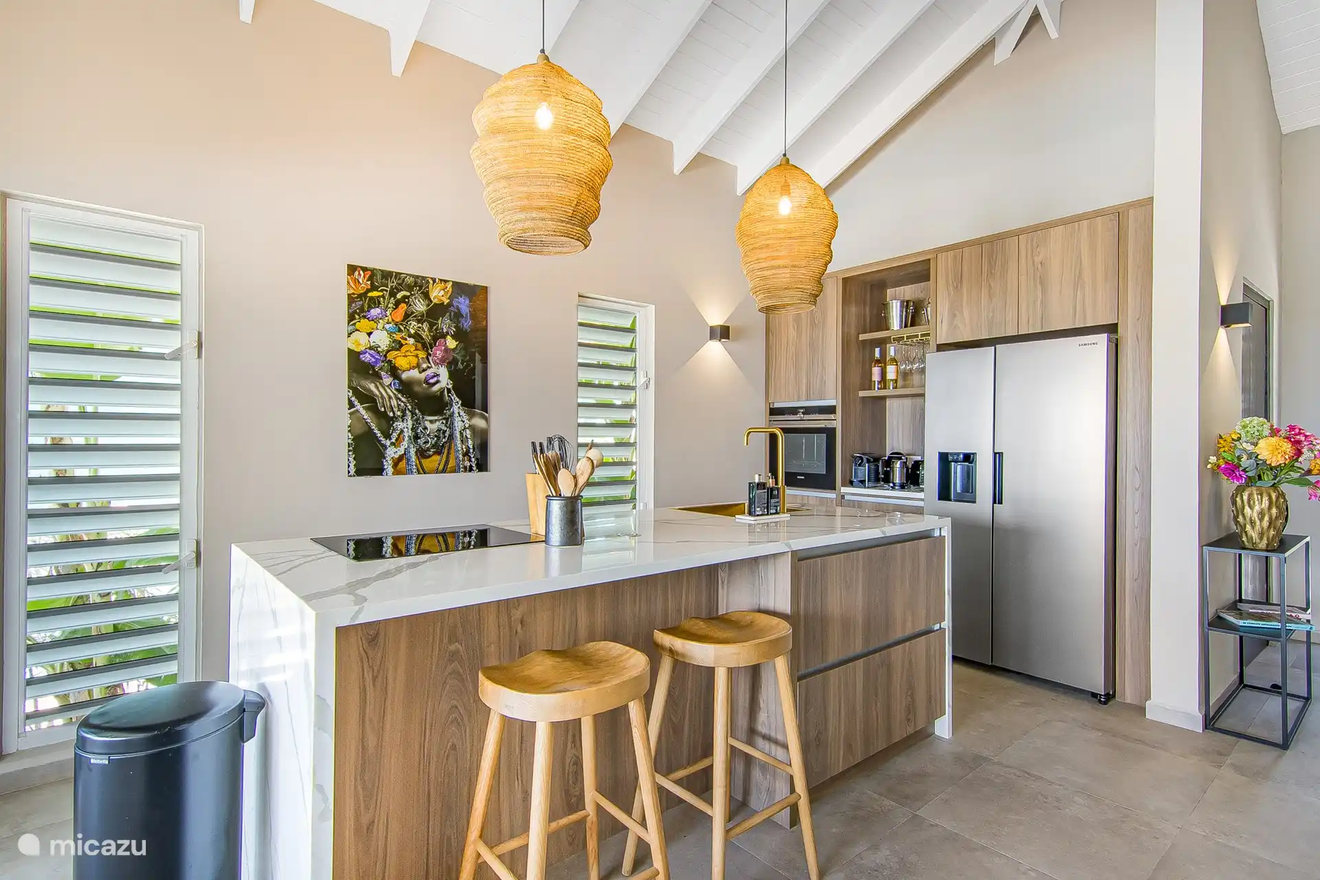 Cuisine bar avec double frigo américain