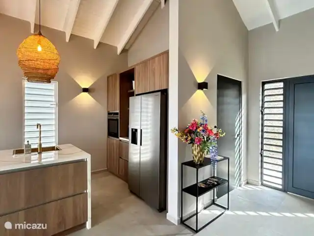 Villa Rovah *PREMIUM* *COMPLEXE FERMÉ* | Curaçao, Banda Abou (ouest), Fontein - villa Aperçu cuisine et entrée !