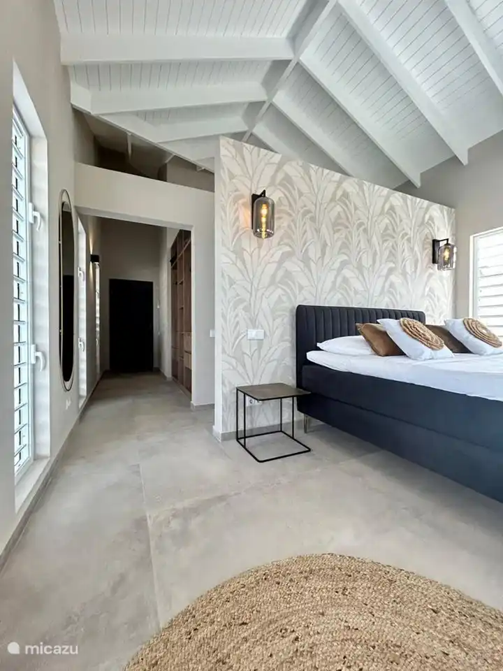 Vue de côté de la chambre principale