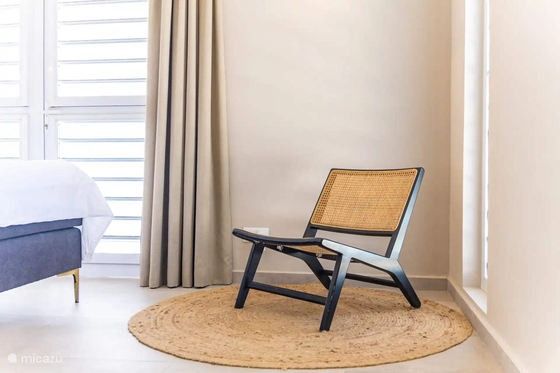 Chaise pratique dans la chambre principale