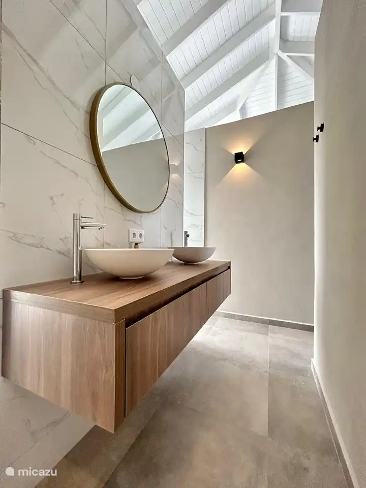 Salle de bain attenante à la chambre principale !