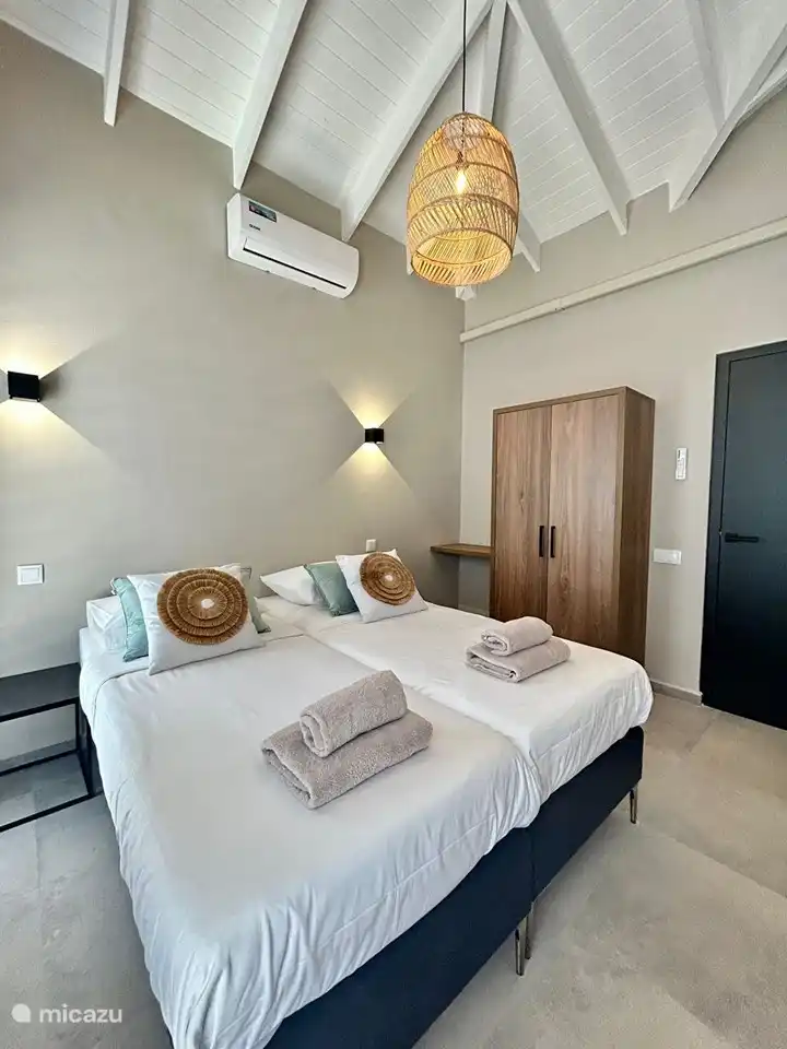 Chambre 2 avec encore des lits luxueux et confortables...