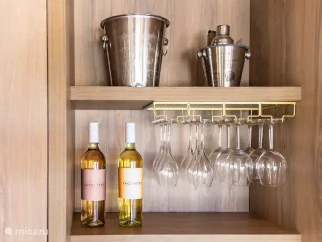 Villa Rovah *PREMIUM* *COMPLEXE FERMÉ* | Curaçao, Banda Abou (ouest), Fontein - villa Vin? Glacières, verres tout est fourni ! À votre santé!