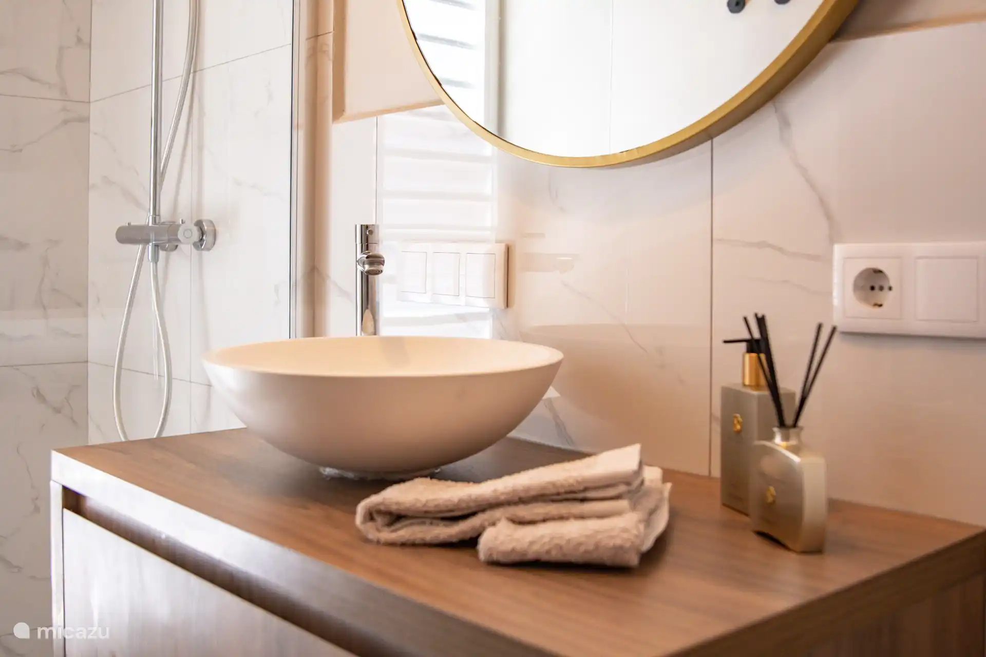 Salle de bain aux finitions fantastiques avec le souci du détail !