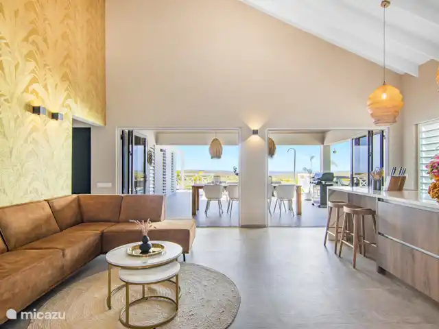 Villa Rovah *PREMIUM* *COMPLEXE FERMÉ* | Curaçao, Banda Abou (ouest), Fontein - villa Vue d’ensemble photo salon avec grande cuisine ouverte de luxe !
