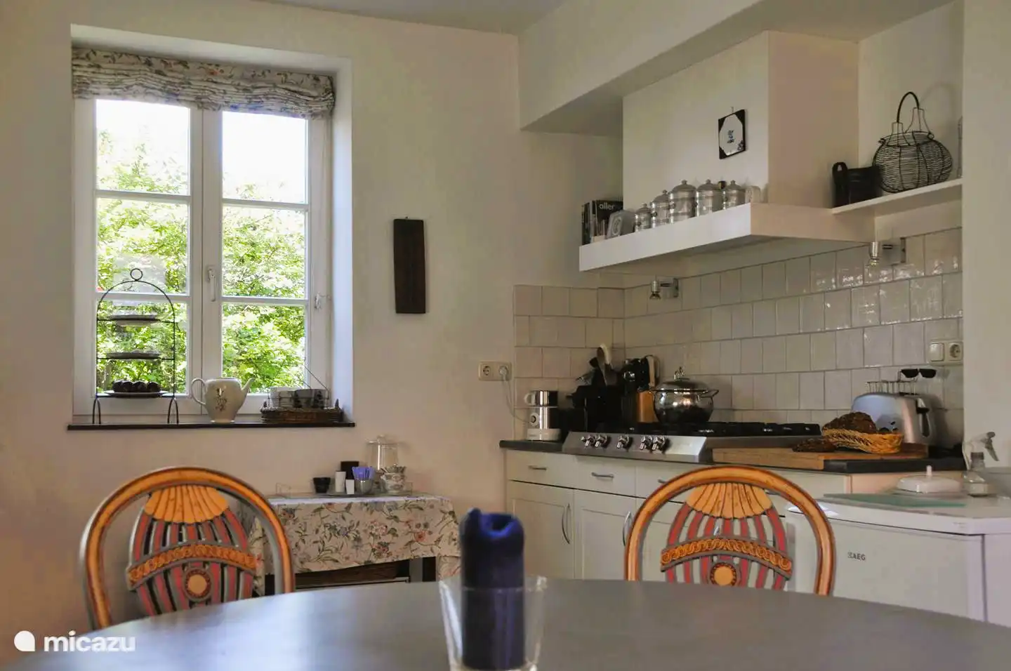 Eine gemütliche und gut ausgestattete Küche für leckere gemeinsame Mahlzeiten