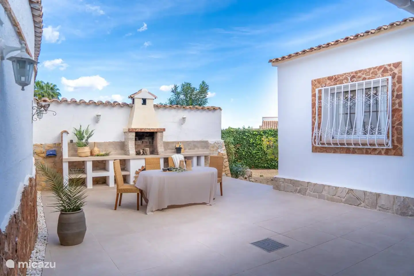 Eine weitere Terrasse mit Grillmöglichkeit