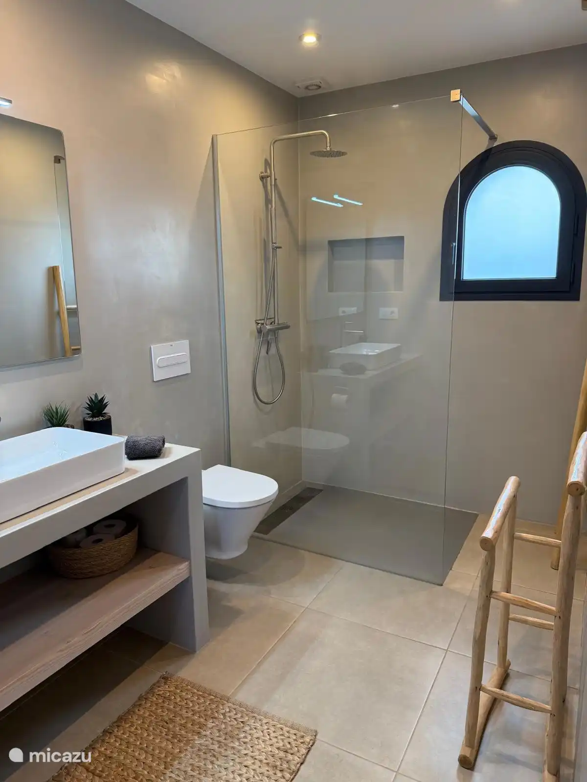 the bathroom adjacent to the master bedroom