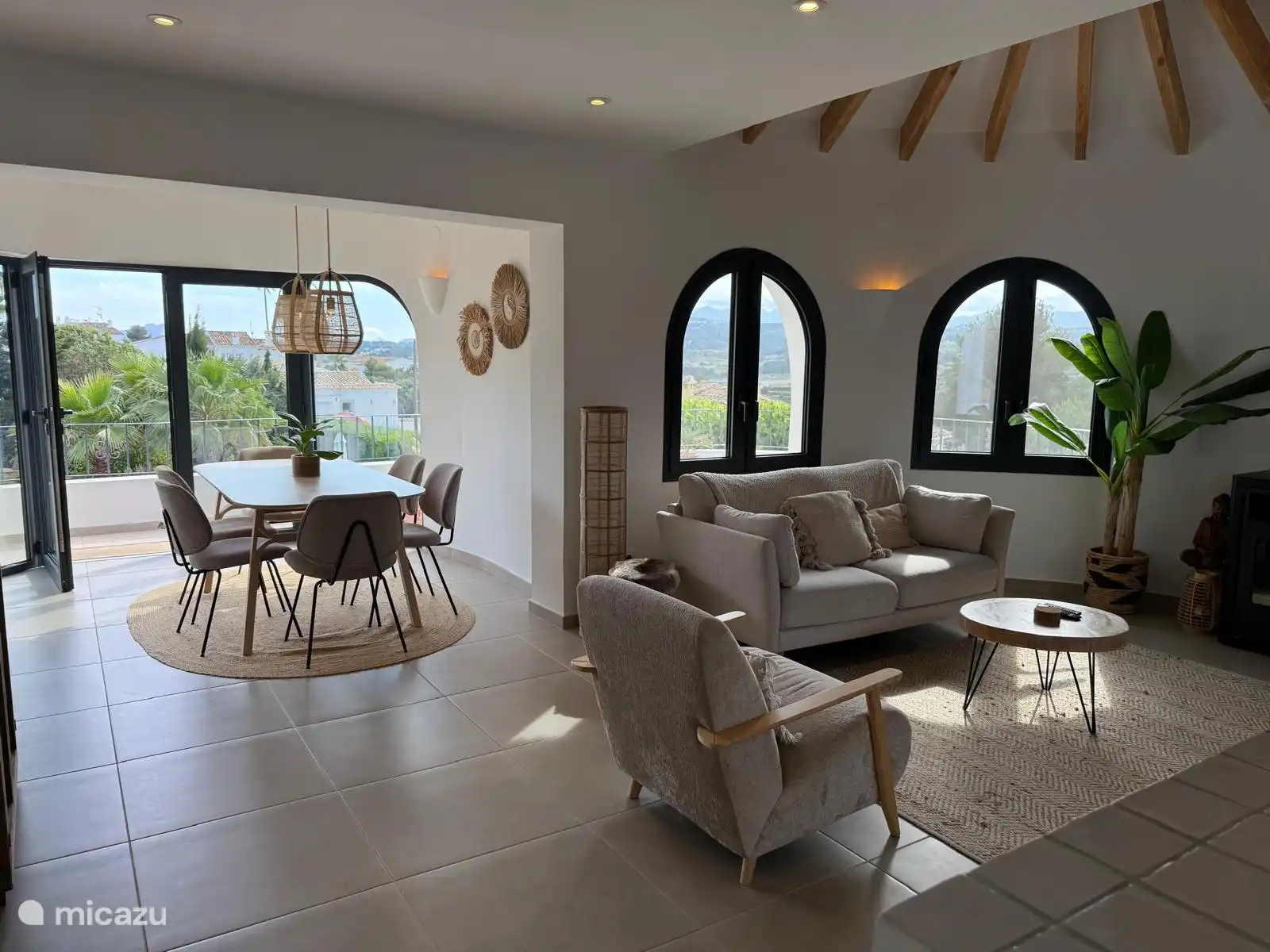 The living-dining room has underfloor heating, air conditioning hot-cold and a pellet stove