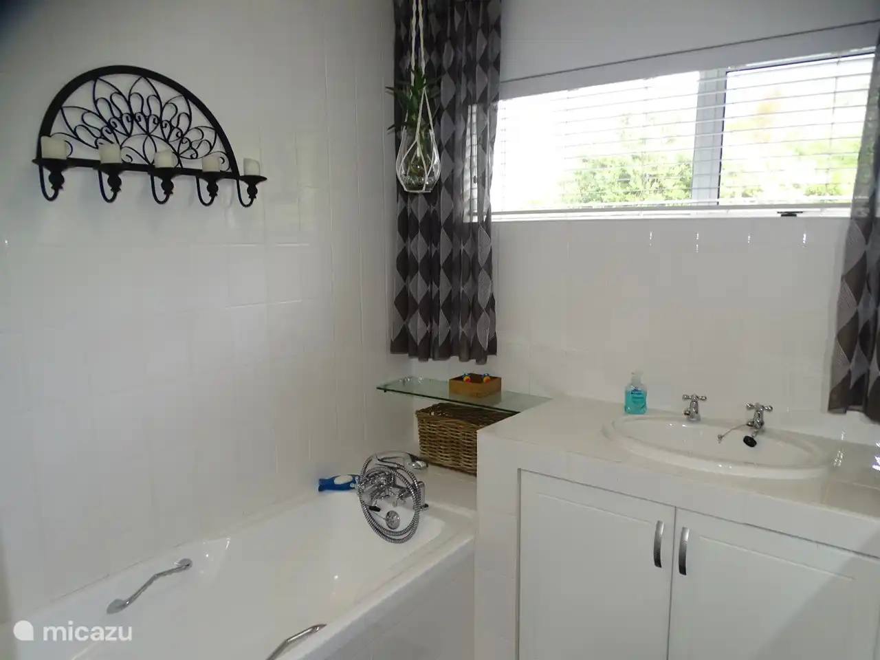 Zweites Badezimmer im ersten Stock