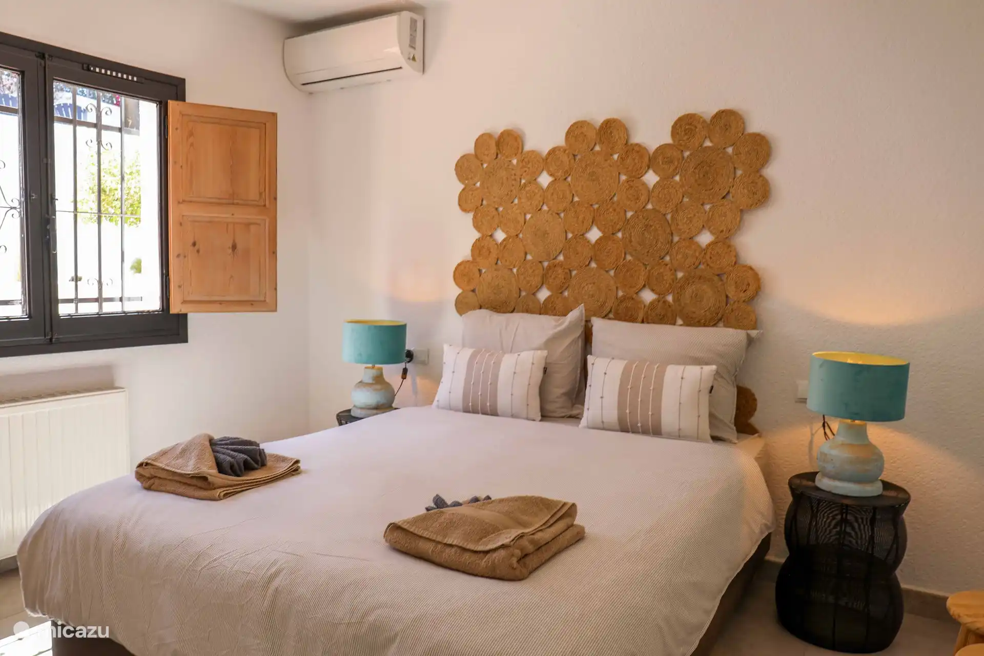 Schlafzimmer mit Doppelbett