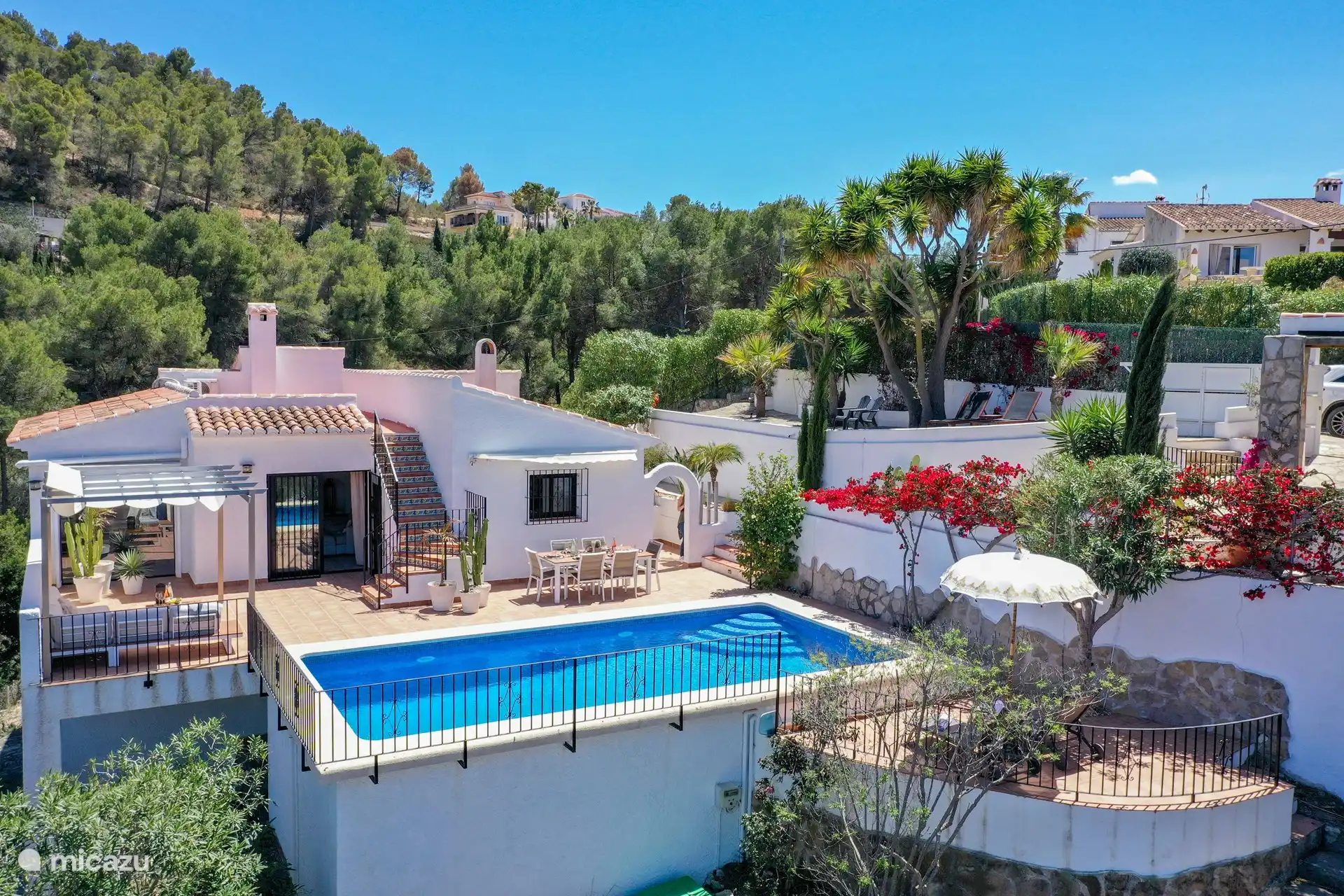 Hier kann man auch die Dachterrasse sehen