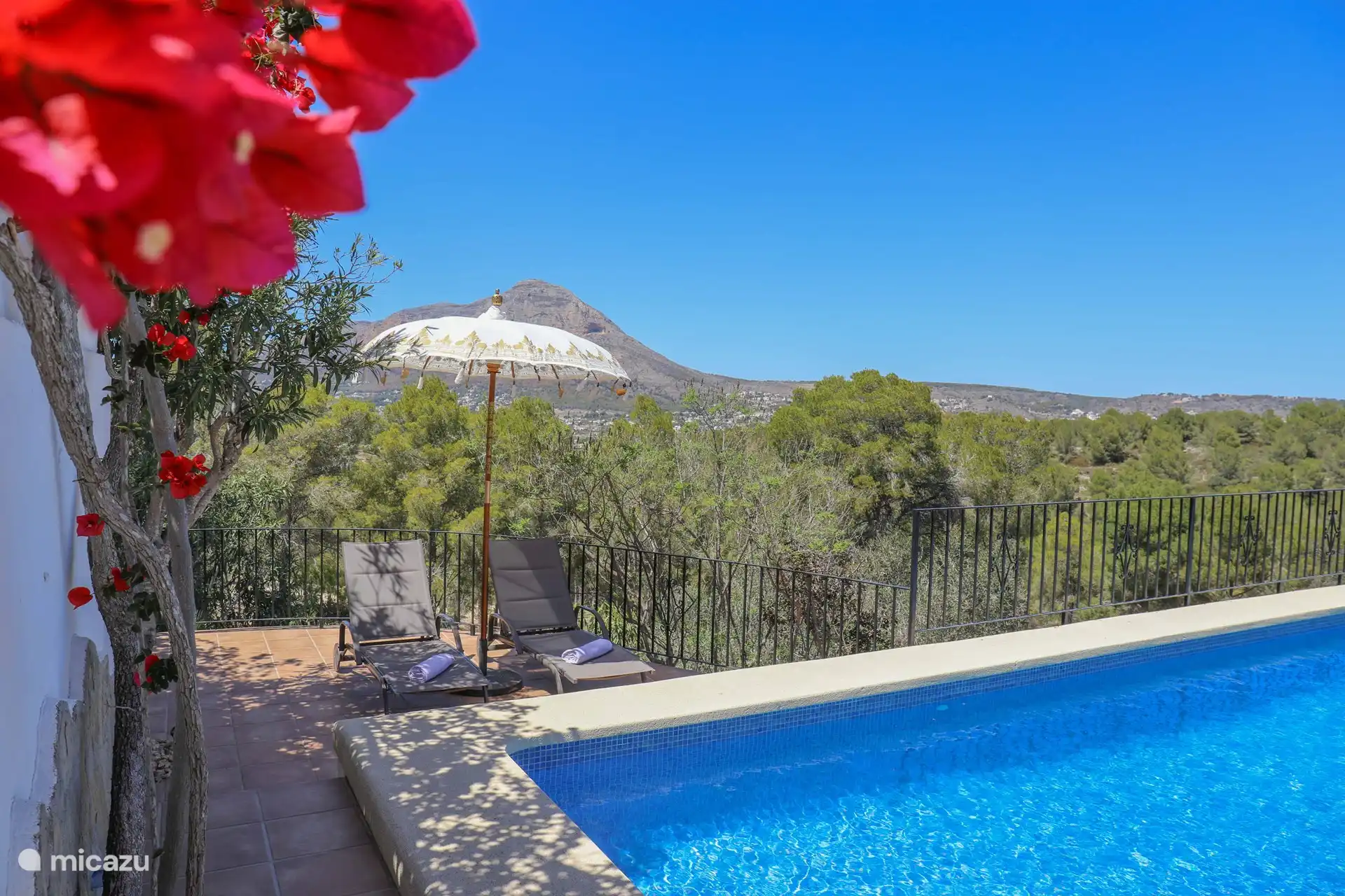 Wussten Sie, dass Sie draußen 100% Privatsphäre haben? Du hast niemanden, den du sehen kannst!