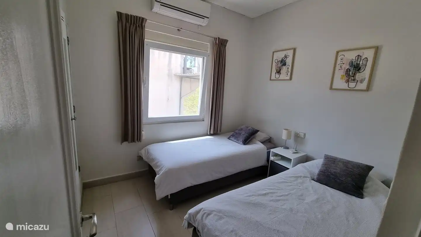 Schlafzimmer mit 2 Betten 90x200 cm