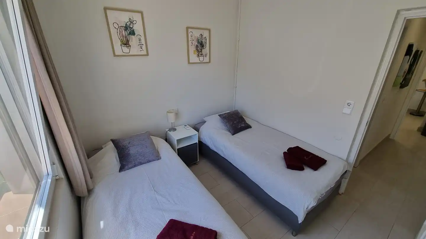 Schlafzimmer 2 mit 2 Betten