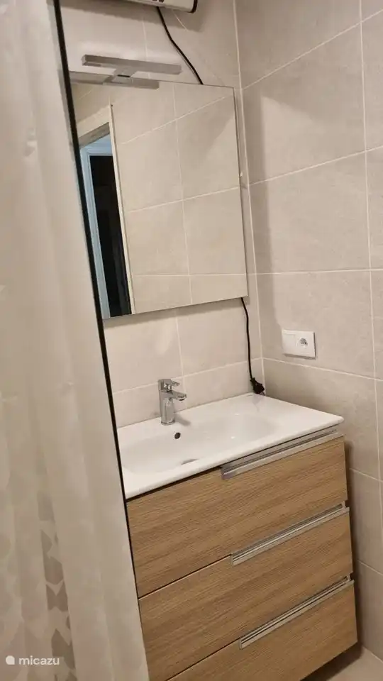 Badezimmer mit Dusche und WC