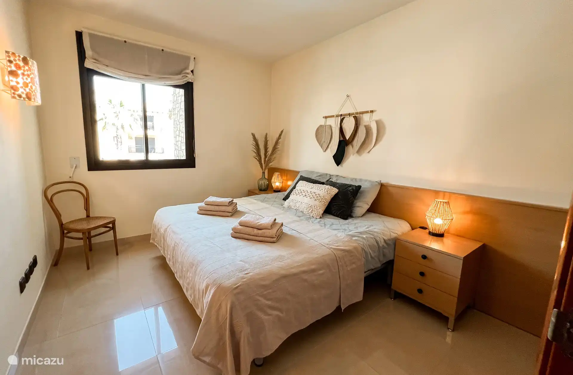 2nd large bedroom with bed (180x190 cm.) also incl. large built-in wardrobe.