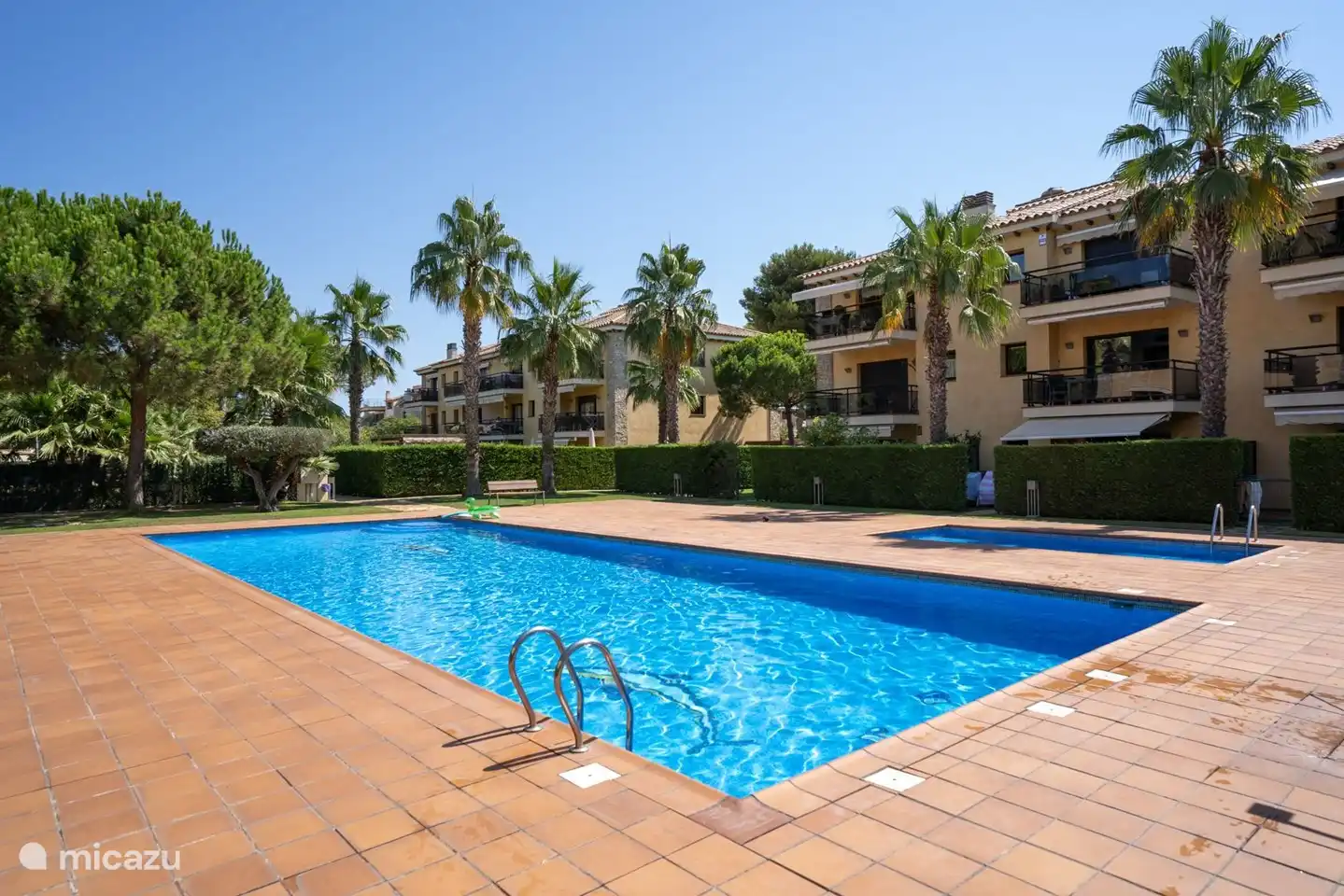 2 swimming pools, 1 of 18x7 meters and a children's pool.