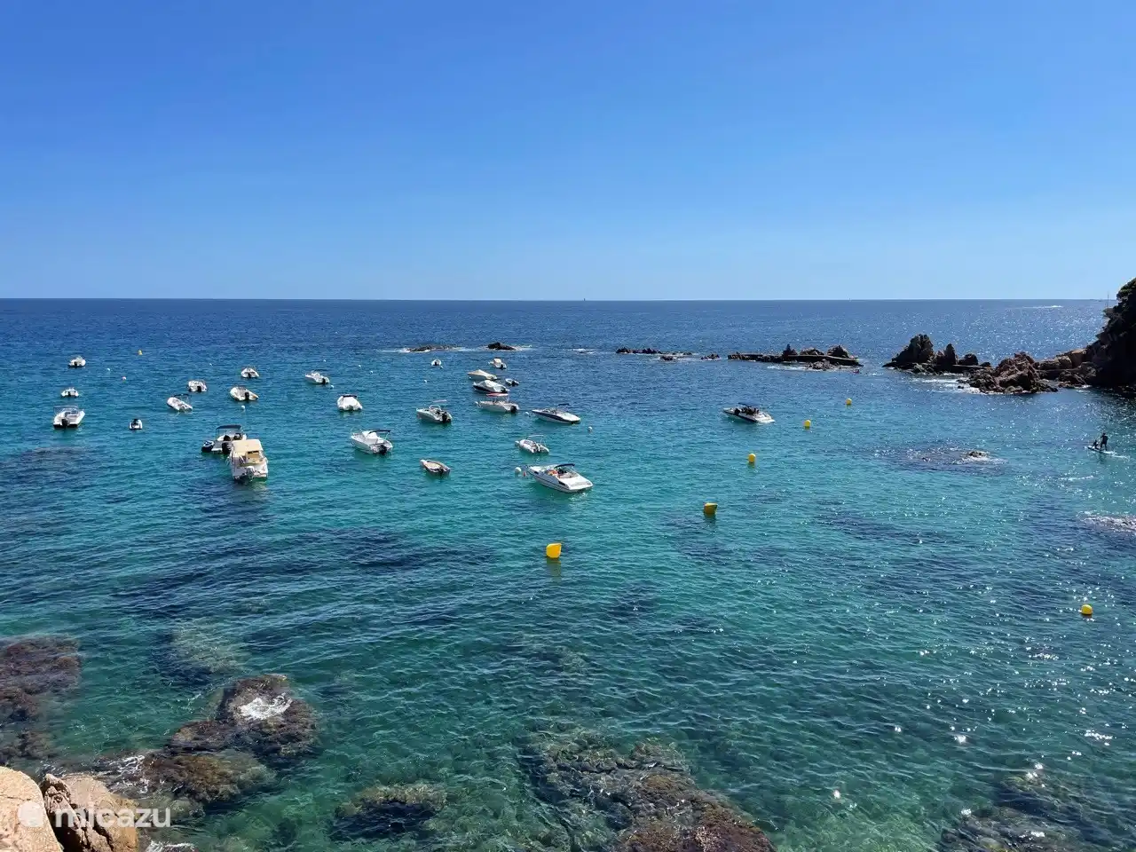 Renting a boat is also fun, the weather is completely different from the water.
