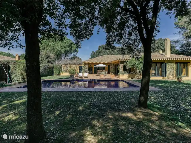 Location de Vacances Espagne, Costa Brava, Navata, villa - Villa Maria Torre Mirona Resort Belle cour arrière