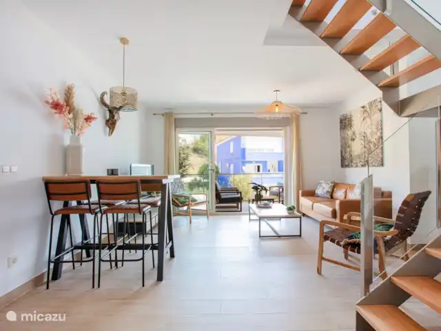 Penthouse en bord de mer avec jacuzzi | Espagne, Costa Cálida, Bolnuevo - penthouse Salon spacieux avec balcon attenant