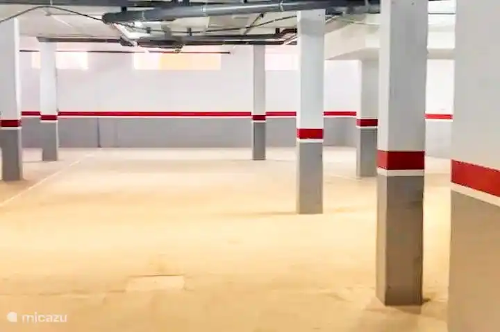 Le parking fermé accessible uniquement aux résidents et locataires